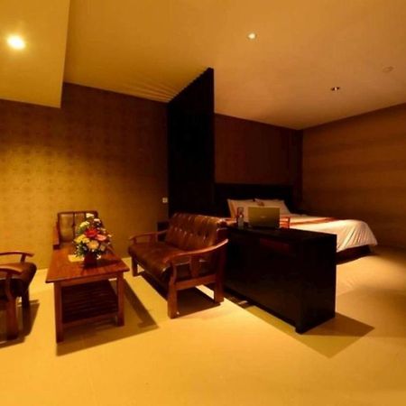 Emilia Hotel By Amazing - Palembang Exterior foto