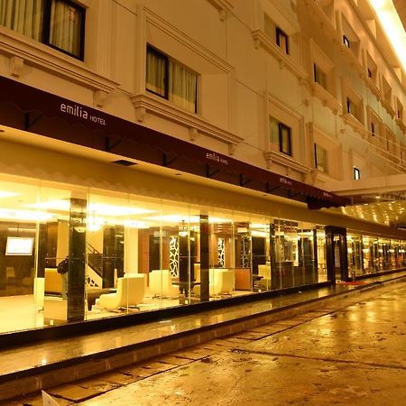 Emilia Hotel By Amazing - Palembang Exterior foto