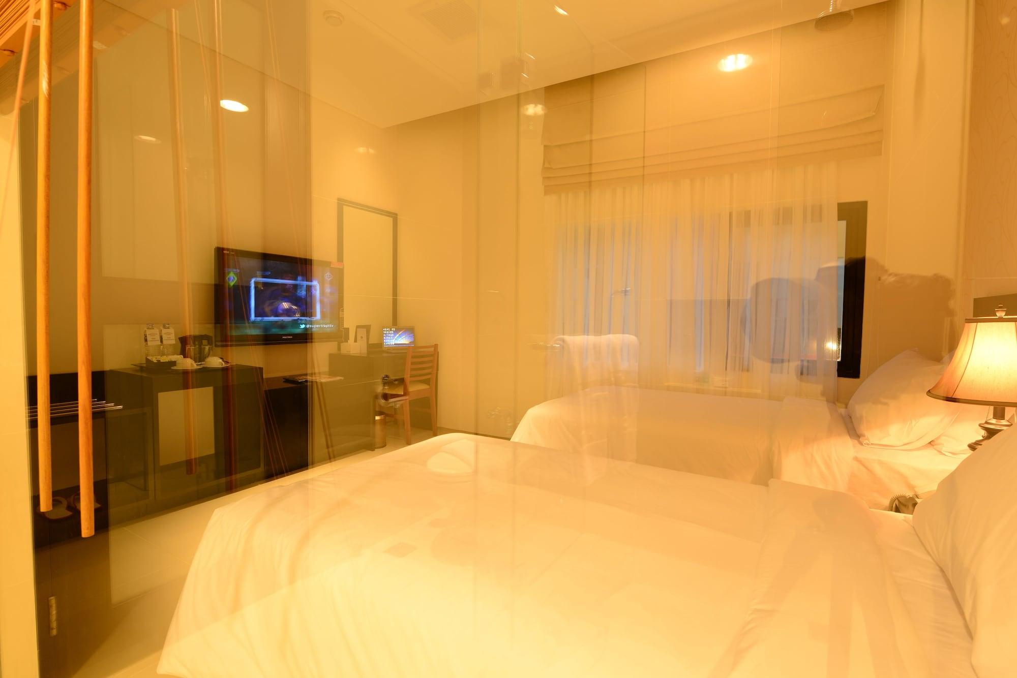 Emilia Hotel By Amazing - Palembang Exterior foto