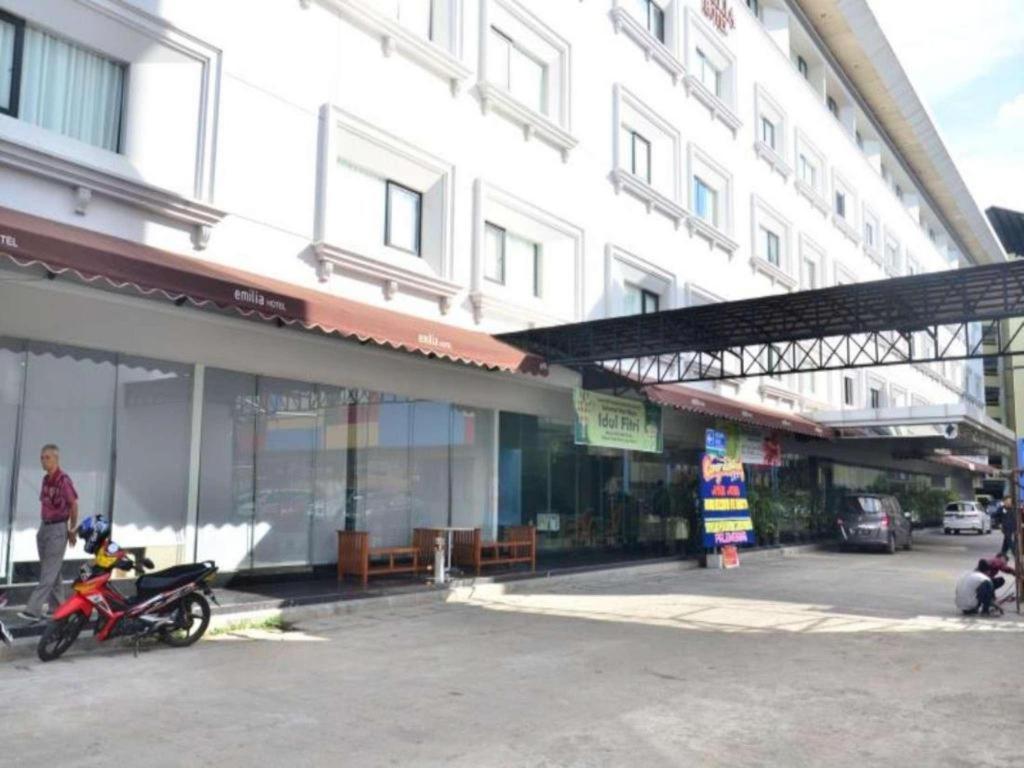 Emilia Hotel By Amazing - Palembang Exterior foto