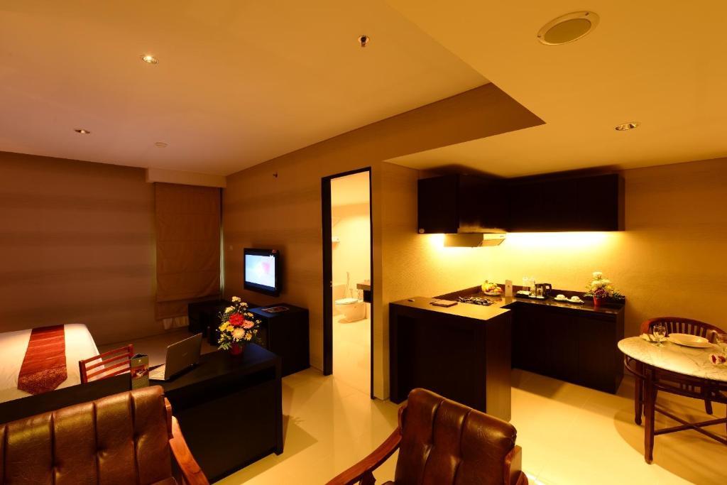 Emilia Hotel By Amazing - Palembang Exterior foto