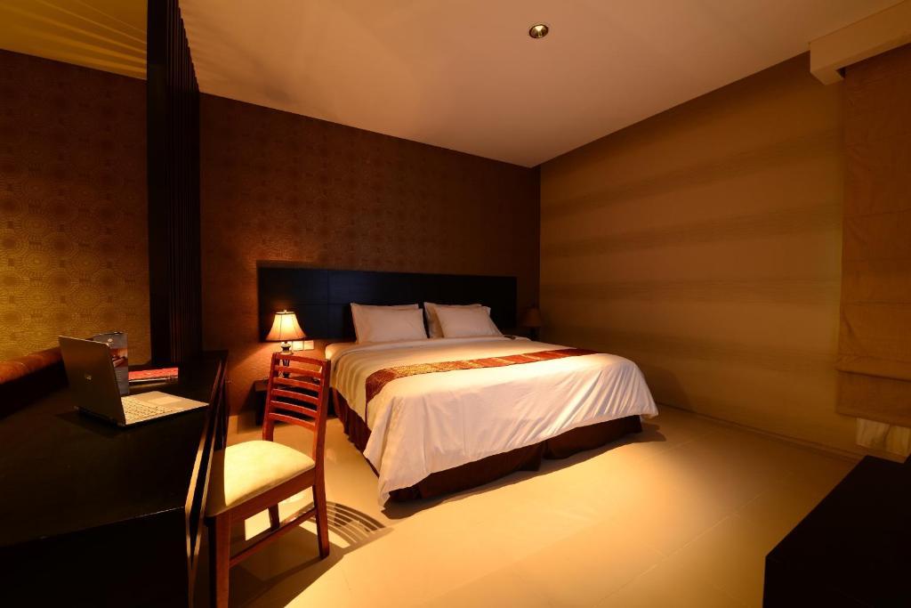 Emilia Hotel By Amazing - Palembang Exterior foto