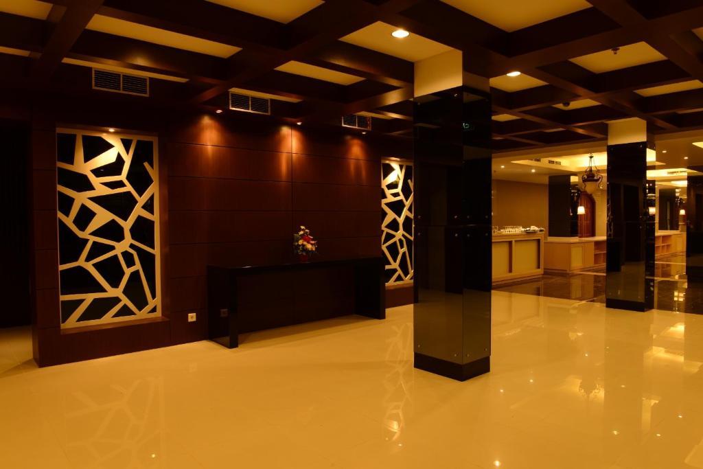 Emilia Hotel By Amazing - Palembang Exterior foto
