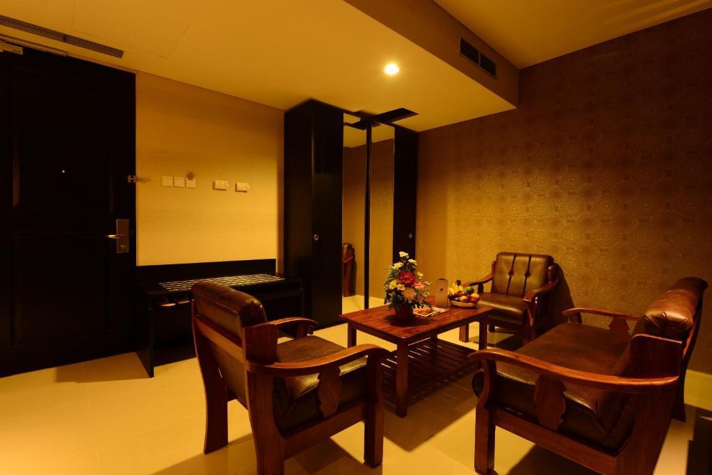 Emilia Hotel By Amazing - Palembang Zimmer foto