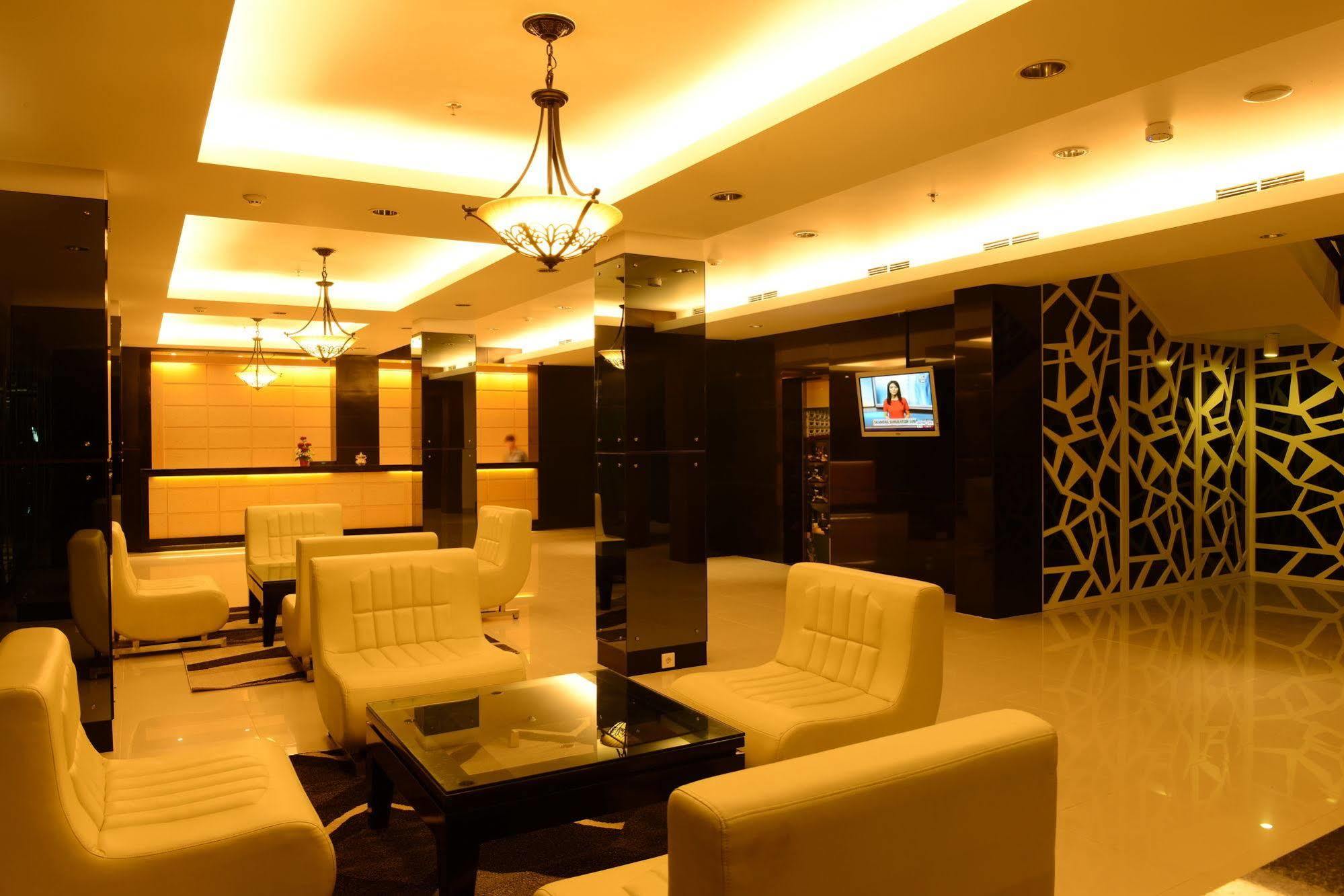 Emilia Hotel By Amazing - Palembang Exterior foto