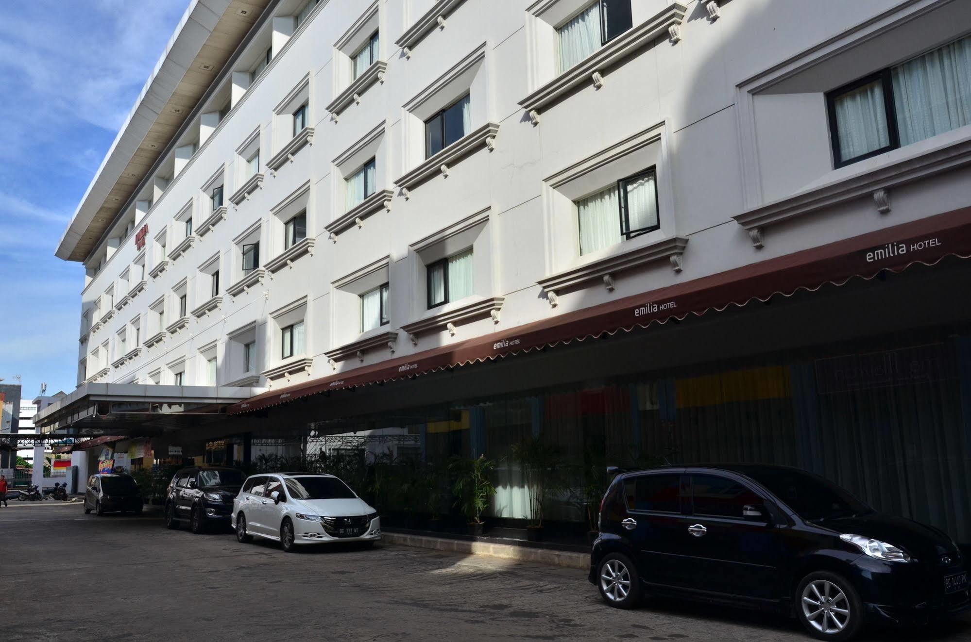 Emilia Hotel By Amazing - Palembang Exterior foto